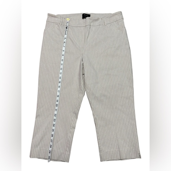 NWOT, Reitmans, The Iconic Beige & White Striped Capri Pants, 18 Regular - Picture 5 of 9